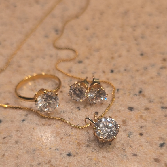 Elegant Gold And Cubic Zirconia Set - Picture 1 of 4